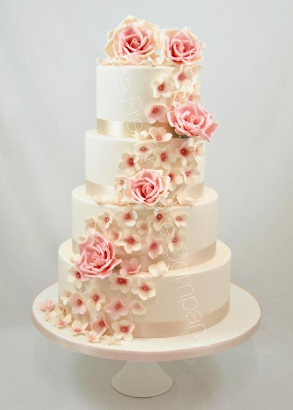 Gateaux Et Pieces Montees Sur Mesure Piece Montee Cascade Roses The French Cake Company Belgique