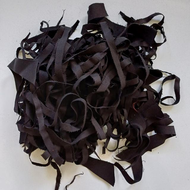 Polyester Clippings Black